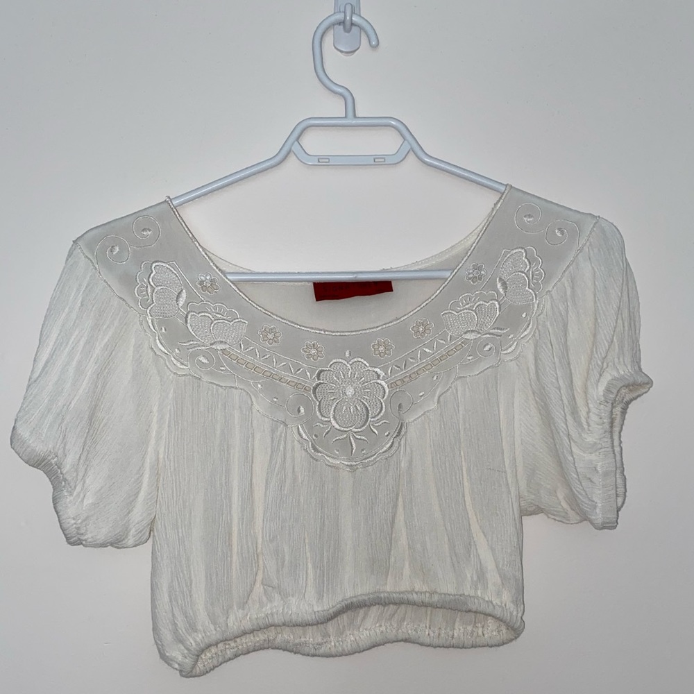 White puff sleeve crop top